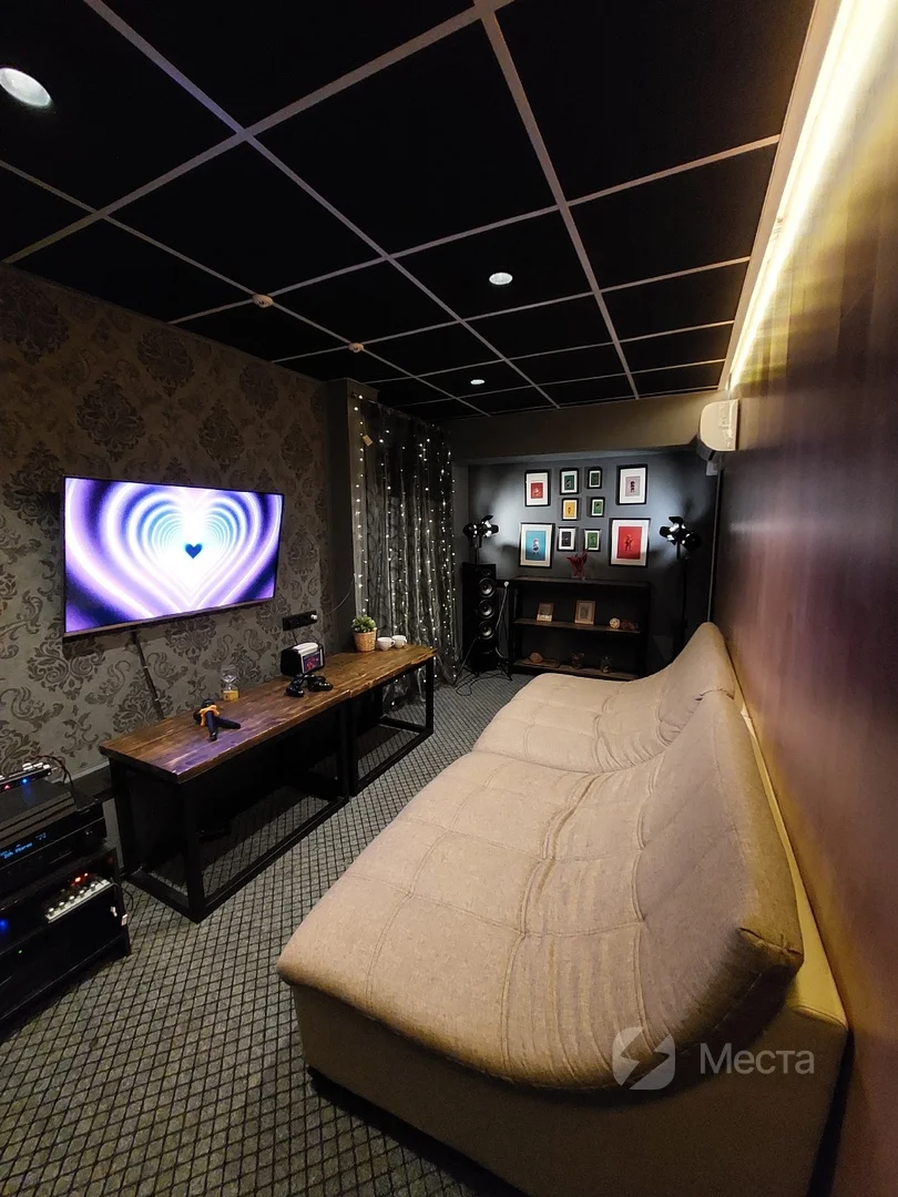 Зал S в мультимедийном пространстве Black Room