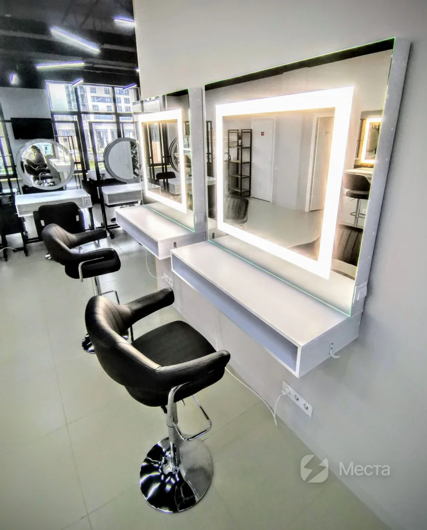Место для визажиста.