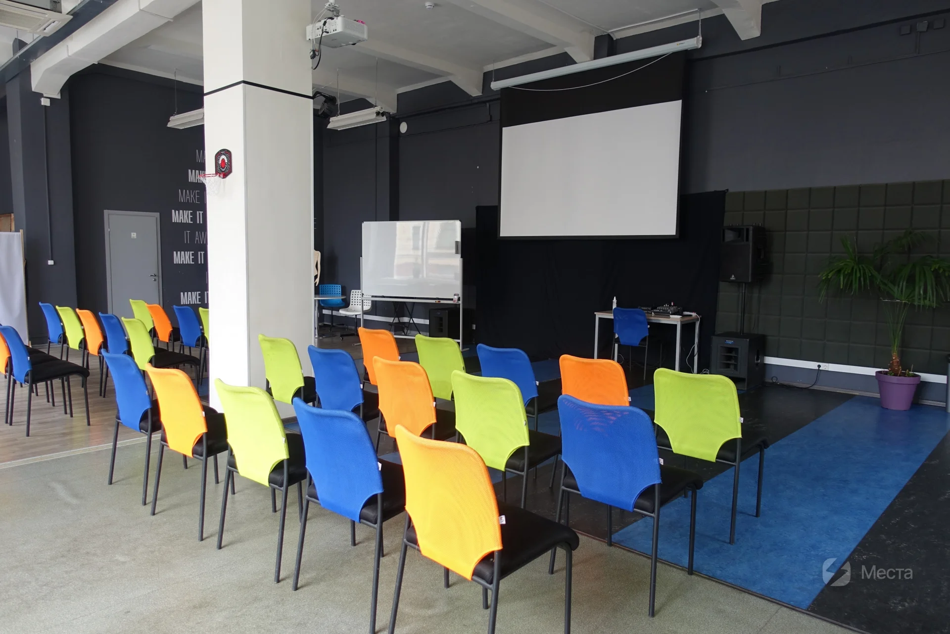 Конференц-зал в коворкинге GrowUp