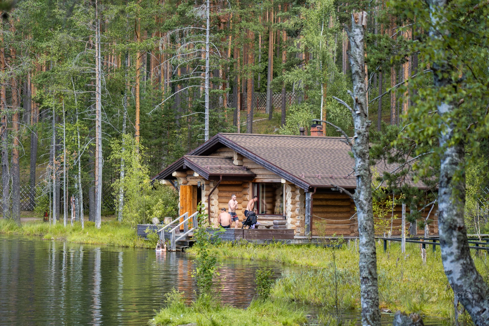Баня на озере