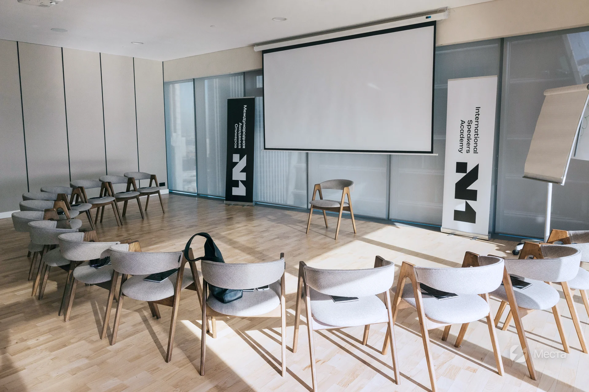 Лекторий на 53 этаже Москва-Сити - 100 м², до 35 человек