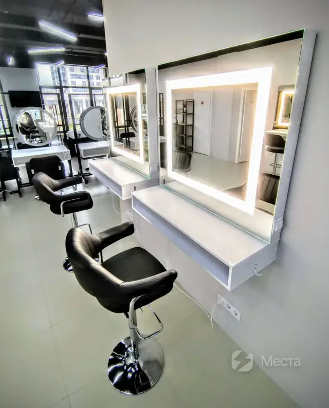 Место для визажиста.