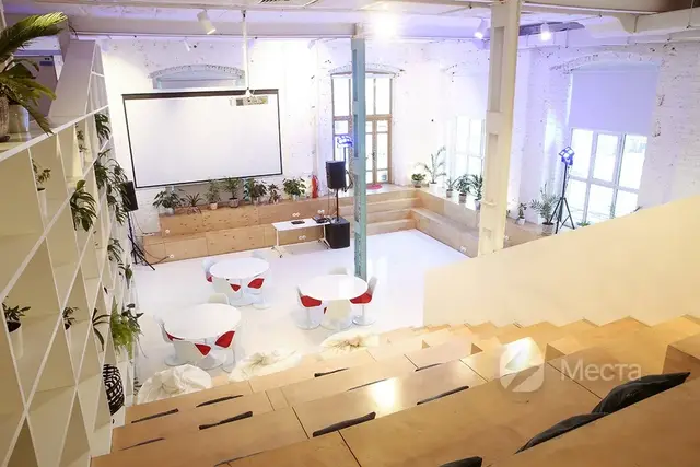 Большая светлая площадка в центре Москвы с верандой и лекторием