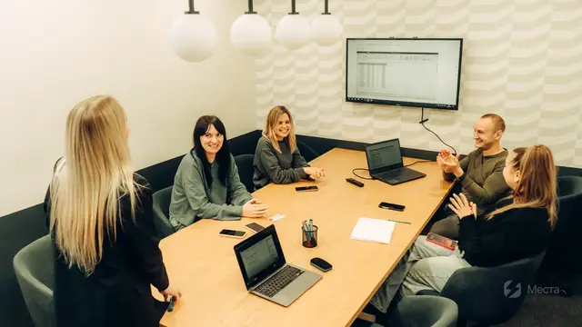 Переговорная M | коворкинг Поместье / HOUSE