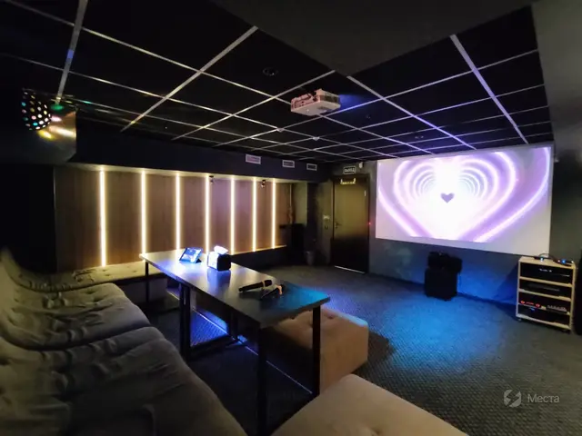 Зал L в мультимедийном пространстве Black Room