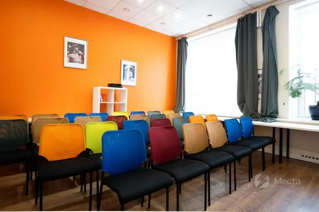 Большая переговорная комната в коворкинге GrowUp