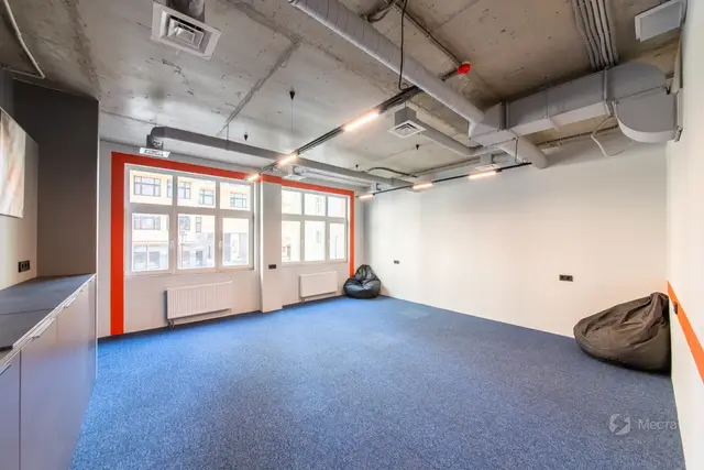 Коворкинг Биография