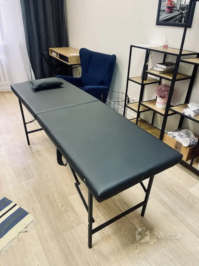 Большой светлый кабинет