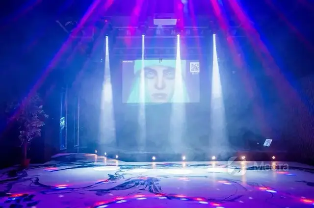 Loft Republic со сценой и VIP-комнатой