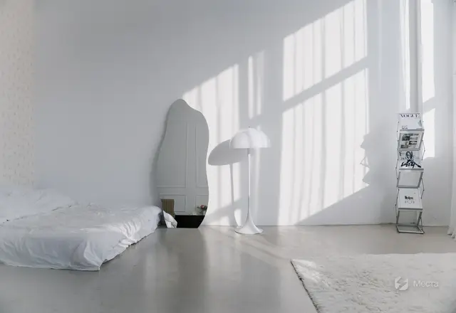 Stormy Studio. Зал №2, обои в цветочек