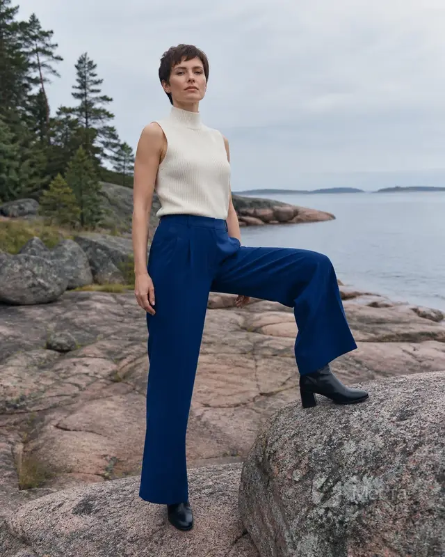 Каменистая тропа Кивипарка — гранитный берег для фэшн-фотосессии «fashion-фотосессии» в Ленинградской области