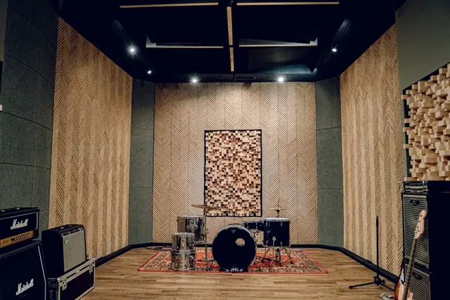 Резонанс Рекордс «Resonance Records» — Студия с тон-залом и контрольной комнатой