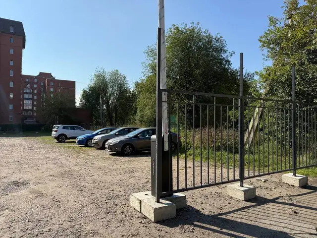 Просто место — Открытое место для автомобиля, Главная