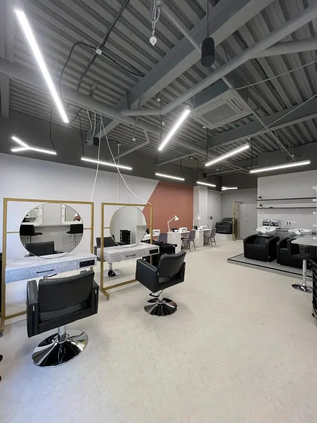 Глоу «Glow» — Педикюрное место в общей зоне · Лухмановская