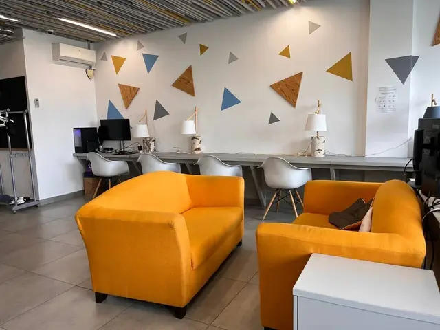 ЭкоВоркинг «EcoWorking» — рабочее место, полутихое пространство
