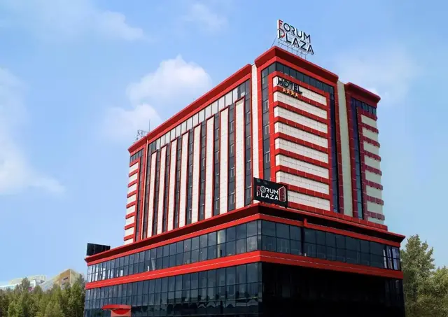 Зал «Зеркальный» — Форам Плаза «Forum Plaza»
